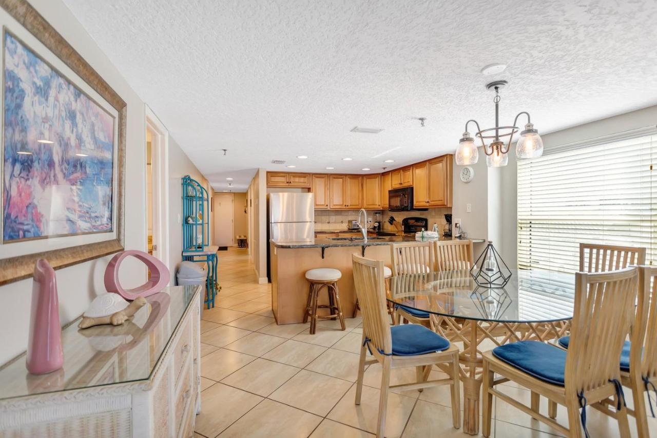 106 Beach Place Condos St. Pete Beach Exterior photo