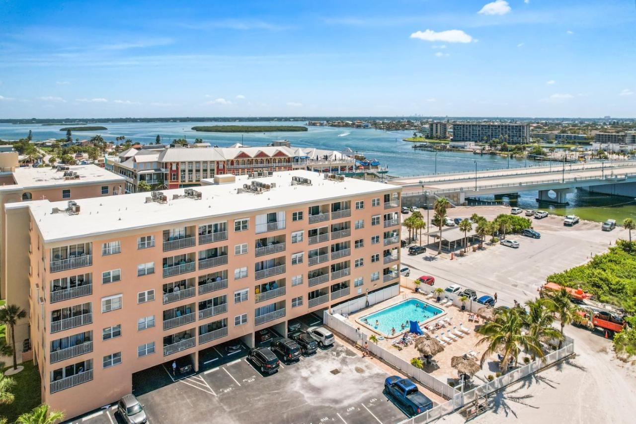 106 Beach Place Condos St. Pete Beach Exterior photo